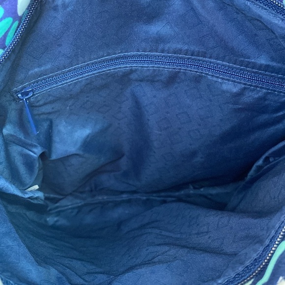 💙🏝️VERA BRADLEY💙🏝️Blue Island Medallion Triple Zip Hipster & RFID Wristlet/
NWOT - Picture 10 of 14